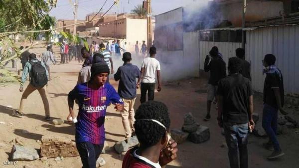 السودان.. محتجون يتحدون الحظر ويتظاهرون في مختلف أرجاء البلاد