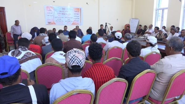 فيديو+صور| السلطة المحلية بالمخا تمنح الشجاع والأصبحي درع التميّز 