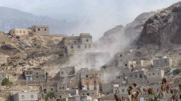 في جريمتين منفصلتين بتعز.. إصابة امرأة وثلاثة أطفال بنيران الحوثيين 