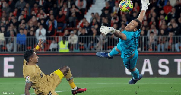 برشلونة المتصدر يتلقى صفعة مفاجئة في الدوري 