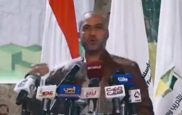 فيديو| شائعات النسخة الأسوأ للإمامة تجسد مدى مصيبة اليمن.. الغداء وجبة دخيلة واللقاحات سموم أمريكية! 