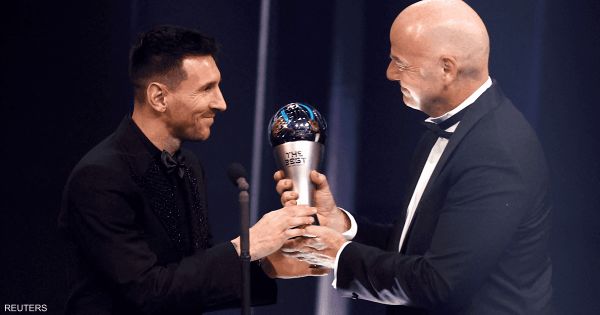 ميسي يحصد جائزة أفضل لاعب في العالم