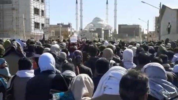 محتجون جنوب شرق إيران يهتفون: الموت للحرس الثوري