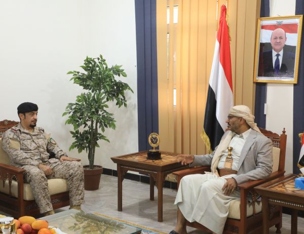 فيديو| العميد طارق صالح يستقبل وفدًا من قوات التحالف لمناقشة مستجدات مسرح العمليات الحربية 