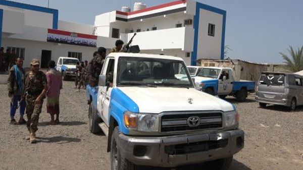 أمن الساحل الغربي يوقف أفرادًا تبادلوا إطلاق النار ويفتح تحقيقًا في الحادثة 