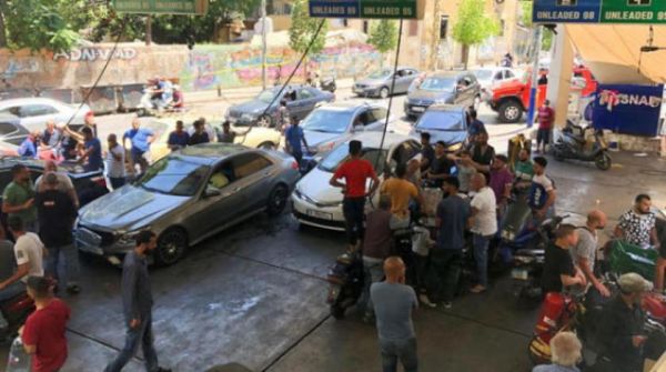 عودة طوابير الوقود في لبنان