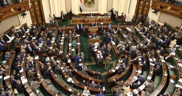 البرلمان المصري يدخل على خط "تحدي التعتيم"