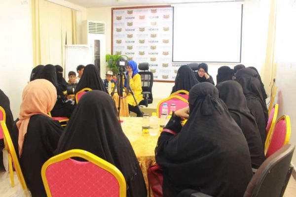 عدن.. لجنة التحقيق الوطنية تستعرض آثار الاعتقال التعسفي والإخفاء القسري على المرأة اليمنية 