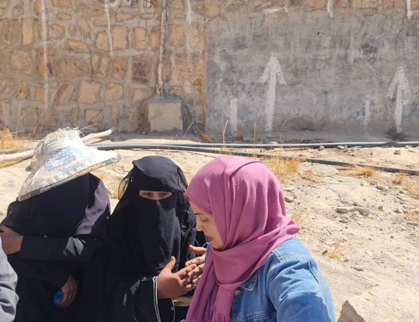 مليشيا الحوثي تقتحم منزل امرأة وتنهب محتوياته وتحرقه جنوب تعز 