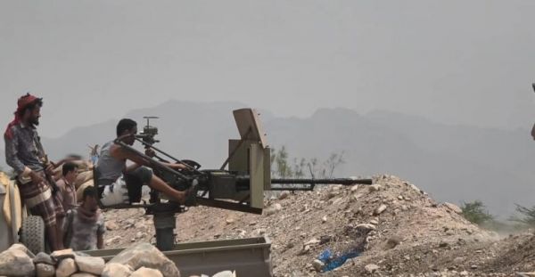 القوات المشتركة تخوض معارك عنيفة مع مليشيات الحوثي في جبال العرف بمقبنة