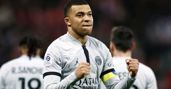 مبابي يعادل رقم كافاني التاريخي في الدوري الفرنسي
