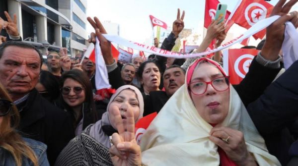 تظاهرة في تونس تندد بالوضع الاقتصادي