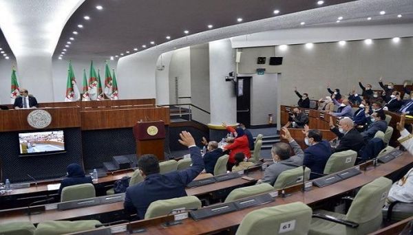 بأمر رئاسي.. خفض 55 مقعدا من سابع برلمان جزائري