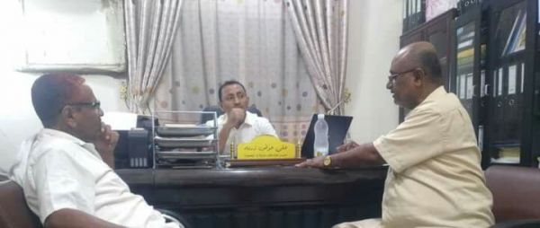 الحديدة.. سلطات الخوخة تناقش مع مالية المحافظة المشاريع الخدمية للمديرية