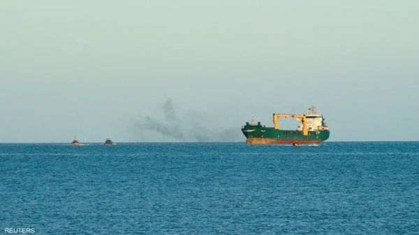 هجوم إرهابي فاشل على سفينة شحن يونانية قبالة سواحل الحديدة