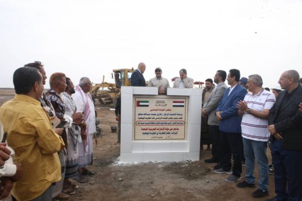 مدير عام المخا: مشروع توليد الكهرباء بالطاقة الشمسية حل جذري للأزمة 