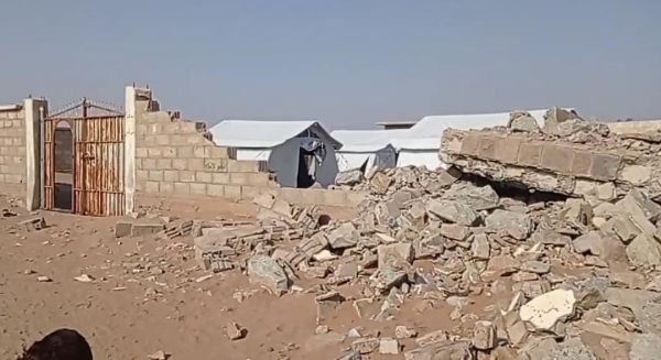 مليشيا الحوثي تستهدف مدرسة بطيران مسيّر جنوب الحديدة 