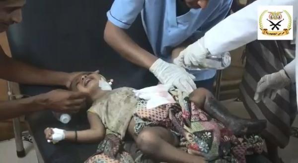 إصابة مواطن وطفلته جراء انفجار لغم من مخلفات المليشيات الحوثية  في منزله بمدينة الحديدة «فيديو»