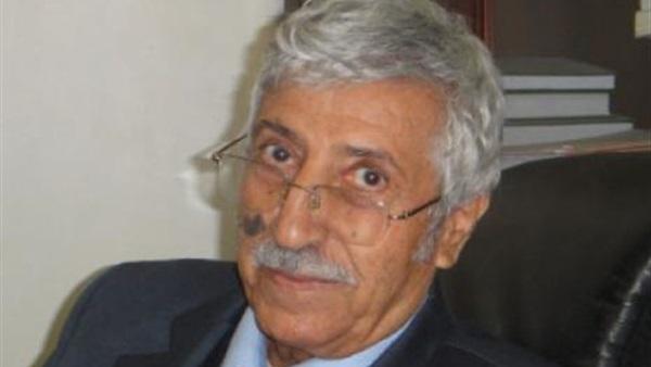 الدكتور المقالح يفوز بجائزة أمير الشعراء