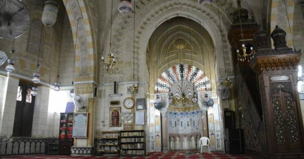 مصر. الأزهر يعلن إيقاف صلاة الجماعة والجمعة مؤقتا 