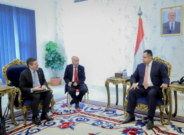 رئيس الوزراء يستقبل في عدن السفير الأمريكي لدى اليمن والوفد المرافق له 