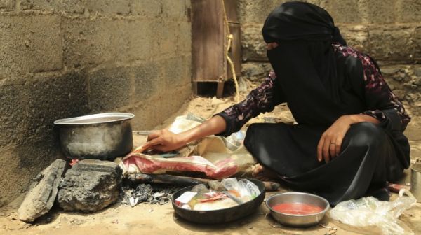 الصليب الأحمر: أسعار المعيشة في اليمن ارتفعت 150%