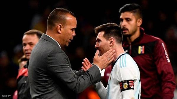 رغم الفوز الكبير على ميسي ورفاقه.. مدرب فنزويلا يلوح بالرحيل 