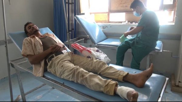 إصابة مواطن وإعطاب سيارته بانفجار لغم حوثي جنوب حيس 