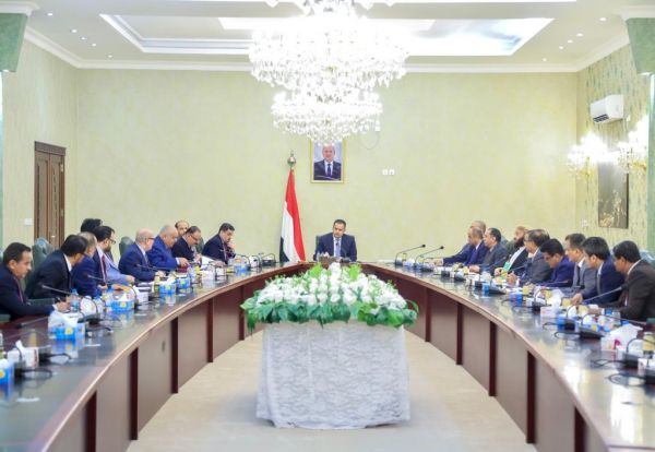 الحكومة تناقش خياراتها للرد على التصعيد الحوثي 
