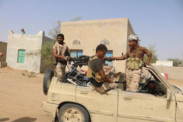 القوات الحكومية تحرر عزلة بني حسن بالكامل ومليشيات الحوثي تختطف مواطنا وتروع النساء والأطفال في عبس حجة