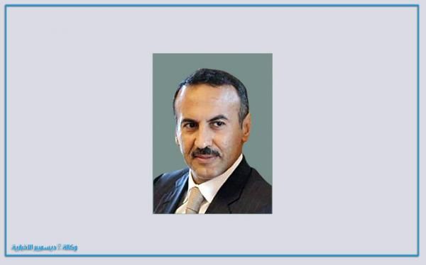 أحمد علي عبدالله صالح يُعزِّي في وفاة الشيخ حمود بن عزيز