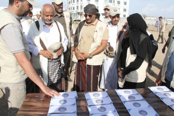 فيديو| العميد طارق صالح يدشن أكبر حملة مشاريع إنسانية وتنموية في اليمن