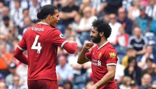 مدافع ليفربول يرفض كتابة أسم والده على قميصه