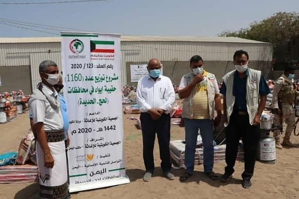 تدشين مشروع توزيع مواد إيواء للنازحين بمديرية بيت الفقيه