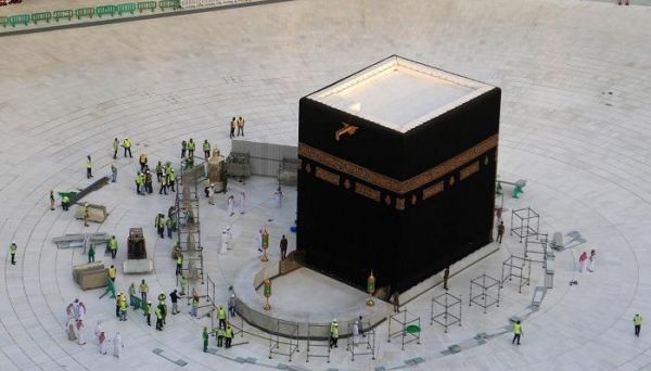 الأمن السعودي يعتقل مسلحا ردد عبارات إرهابية داخل المسجد الحرام