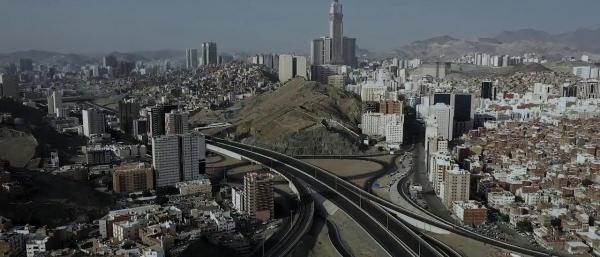 السعودية تفرض حظراً للتجوال في مكة والمدينة