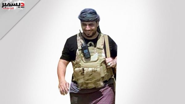 مهنئاً العميد طارق بإشهار المكتب السياسي..قائد اللواء الرابع تهامة: يشرفنا النضال تحت قيادتكم على الصعيدين العسكري والسياسي 