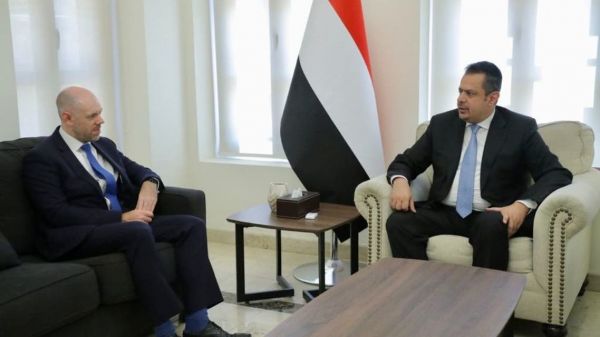 التقى أوبنهايم.. رئيس الوزراء: المشاورات حدث هام ورفع حصار تعز عامل رئيس لاستمرار الهدنة 