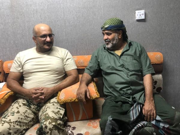 قائد المقاومة الوطنية يستقبل العميد قائد الورد بعد تحريره من خاطفيه بعملية نوعية