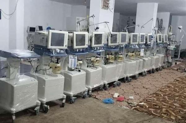 من لوازم مكافحة كورونا .. صور متداولة عن عرض الحوثيين أجهزة تنفس للبيع