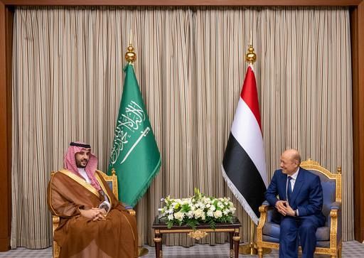 رئيس واعضاء مجلس القيادة الرئاسي يلتقون وزير الدفاع السعودي 
