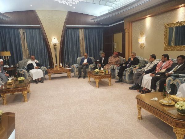 نائب رئيس الجمهورية العميد طارق صالح يلتقي محافظ الحديدة وأعضاء من مجلسي النواب والشورى 