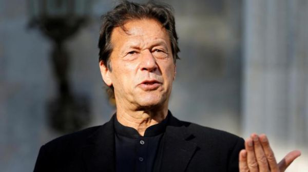 البرلمان الباكستاني يحجب الثقة عن رئيس الوزراء عمران خان