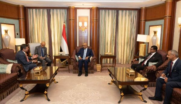 العميد طارق صالح يناقش مع السفير الأمريكي مستجدات الأوضاع 