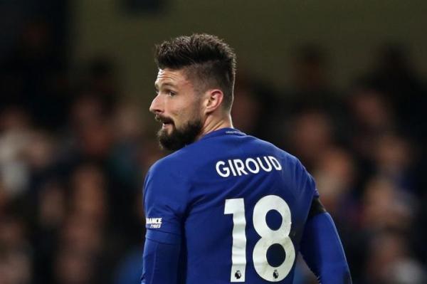لاعب تشيلسي جيرو يعلق الهتافات "العنصرية" ضد صلاح