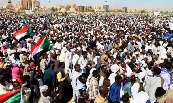 منظمو احتجاجات السودان يصدرون بيانا بشأن المجلس الانتقالي العسكري
