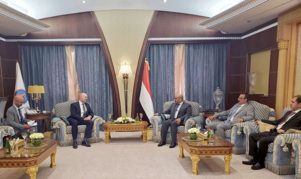 نائب رئيس المجلس الرئاسي العميد طارق صالح يستقبل سفير المملكة المتحدة لدى بلادنا 