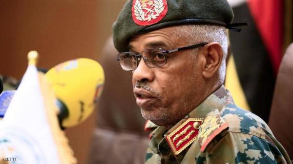 السودان.. المجلس العسكري يقيل عددا من المسؤولين بينهم وزير الدفاع