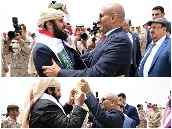 جبلان يتعانقان