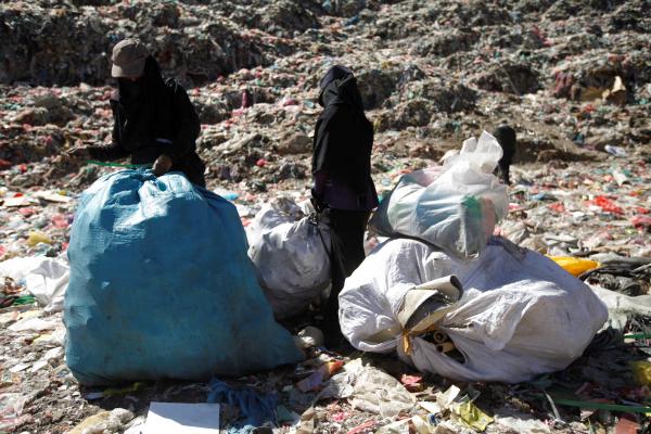 فرصة عمل «سريّة حوثية» أفقدت سميرة ابنها المعيل للأسرة